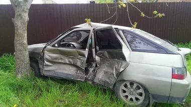 В Грозном в аварии пострадал пассажир отечественной легковушки